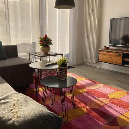 Living At Saarpartments -Adults Only- 2 Bedroom, Netflix - Business & Holiday Apartments For Long- And Short Term Stay, 3 Min To Train Station, Secure E-Bike Parking! Саарбрюкен Екстериор снимка