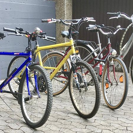 Living At Saarpartments -Adults Only- 2 Bedroom, Netflix - Business & Holiday Apartments For Long- And Short Term Stay, 3 Min To Train Station, Secure E-Bike Parking! Саарбрюкен Екстериор снимка