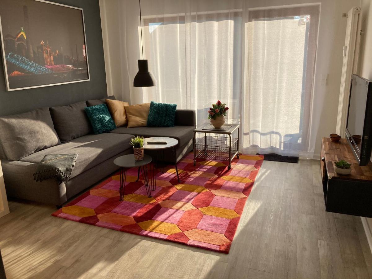 Living At Saarpartments -Adults Only- 2 Bedroom, Netflix - Business & Holiday Apartments For Long- And Short Term Stay, 3 Min To Train Station, Secure E-Bike Parking! Саарбрюкен Екстериор снимка
