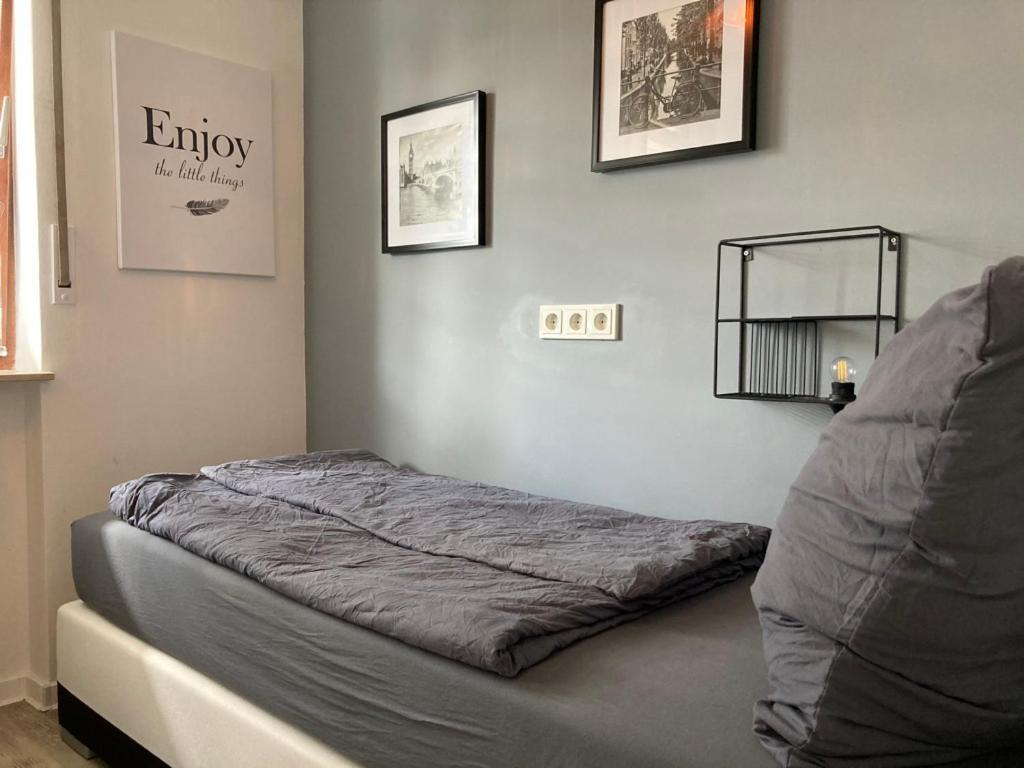 Living At Saarpartments -Adults Only- 2 Bedroom, Netflix - Business & Holiday Apartments For Long- And Short Term Stay, 3 Min To Train Station, Secure E-Bike Parking! Саарбрюкен Екстериор снимка