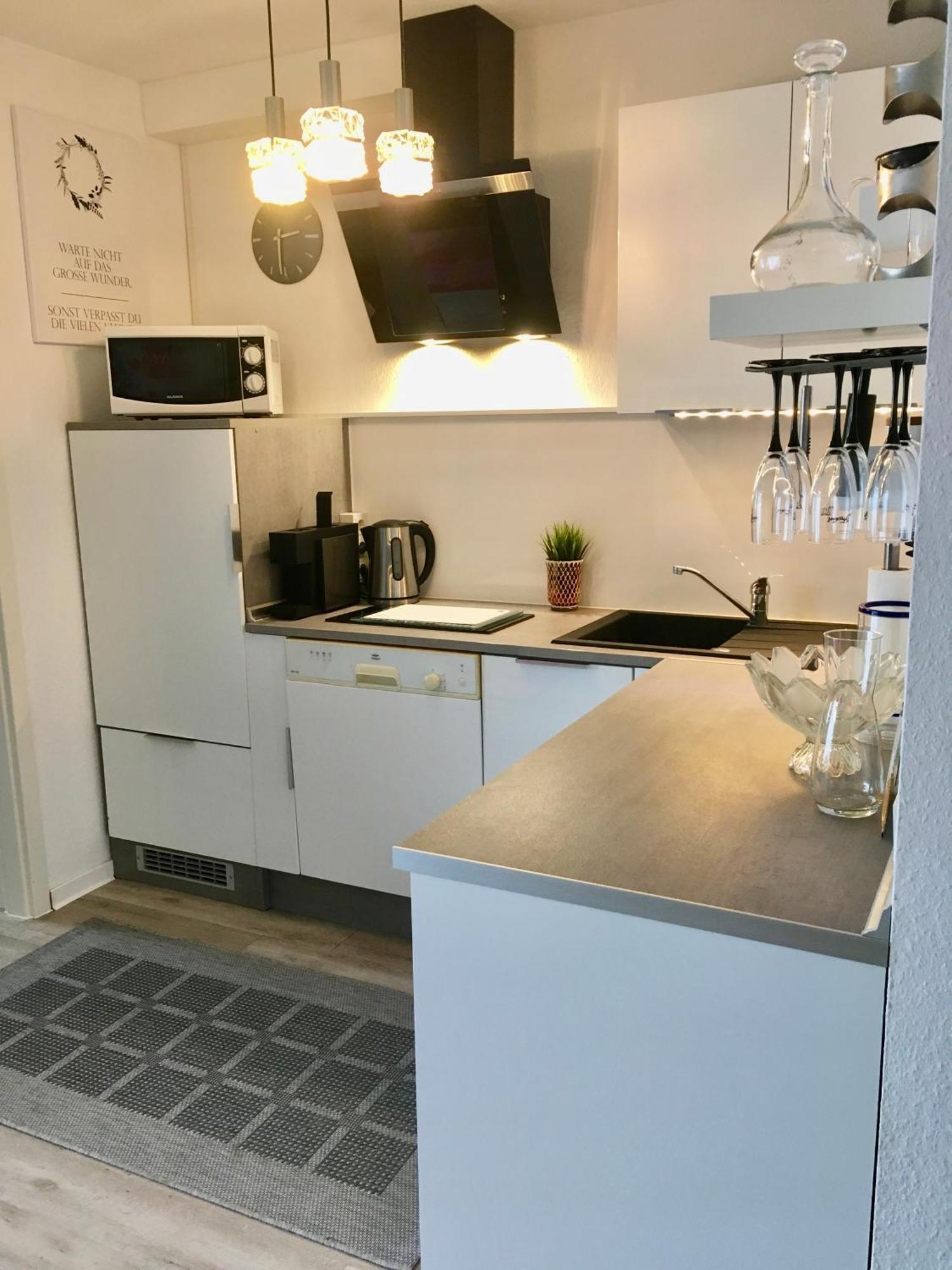 Living At Saarpartments -Adults Only- 2 Bedroom, Netflix - Business & Holiday Apartments For Long- And Short Term Stay, 3 Min To Train Station, Secure E-Bike Parking! Саарбрюкен Екстериор снимка